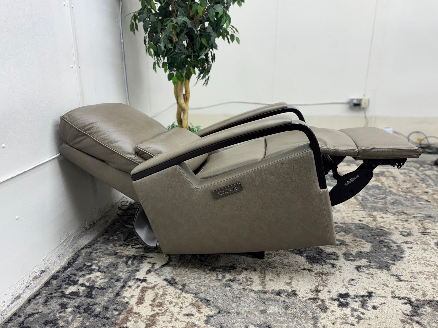 Shayne Leather Power Recliner with Power Headrest