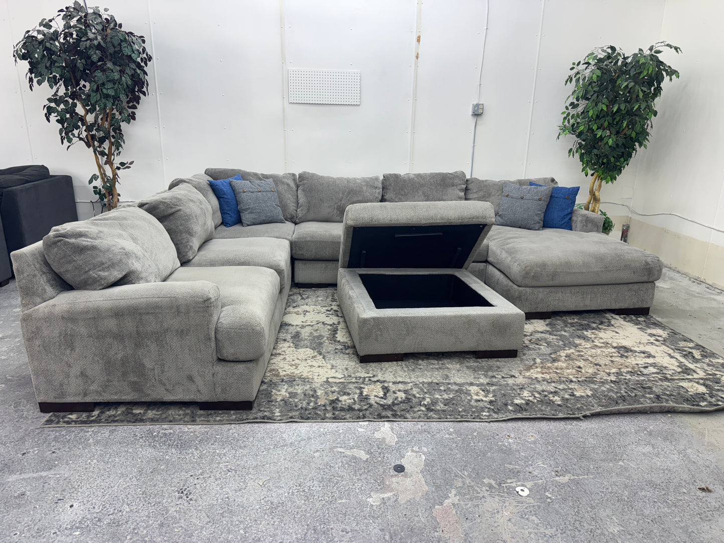 LIKE NEW Plush Gray U-Shape Sectional Sofa with Storage Ottoman