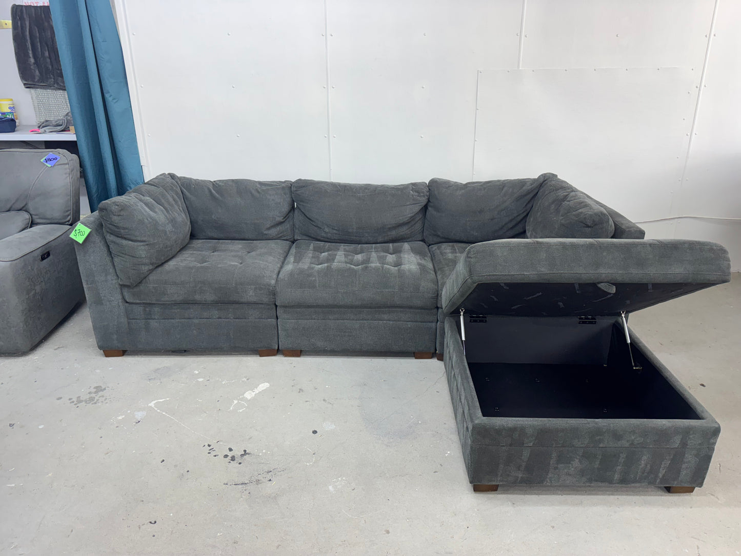 Thomasville Tisdale 4-Piece Modular Sofa with Storage Ottoman