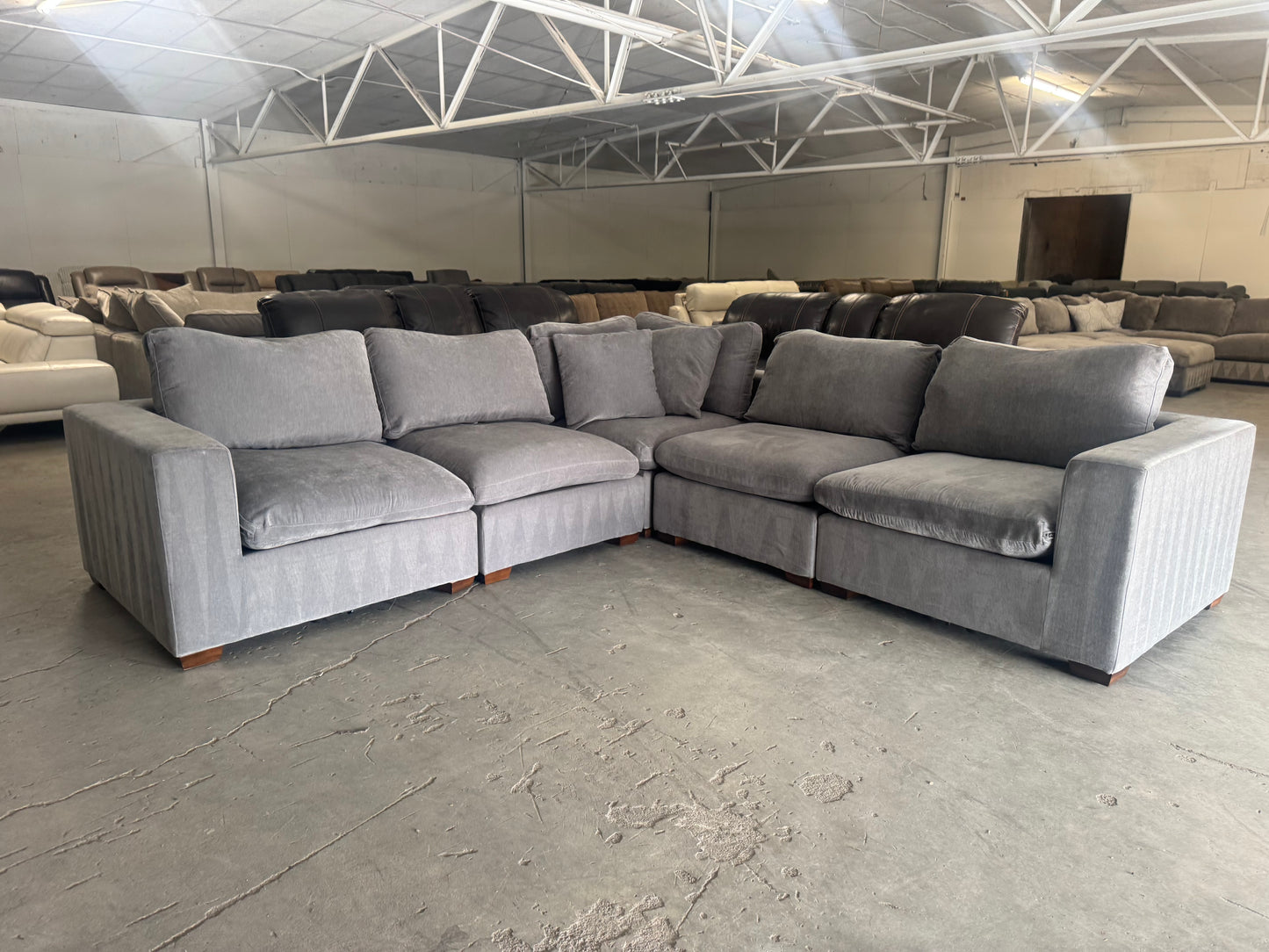 Like New 5 Piece Modular Cloud Sectional
