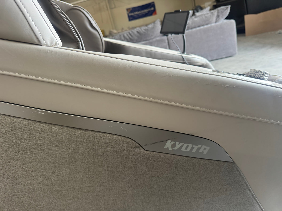 Kyota Kiyomi M698 4D Zero Gravity Massage Chair