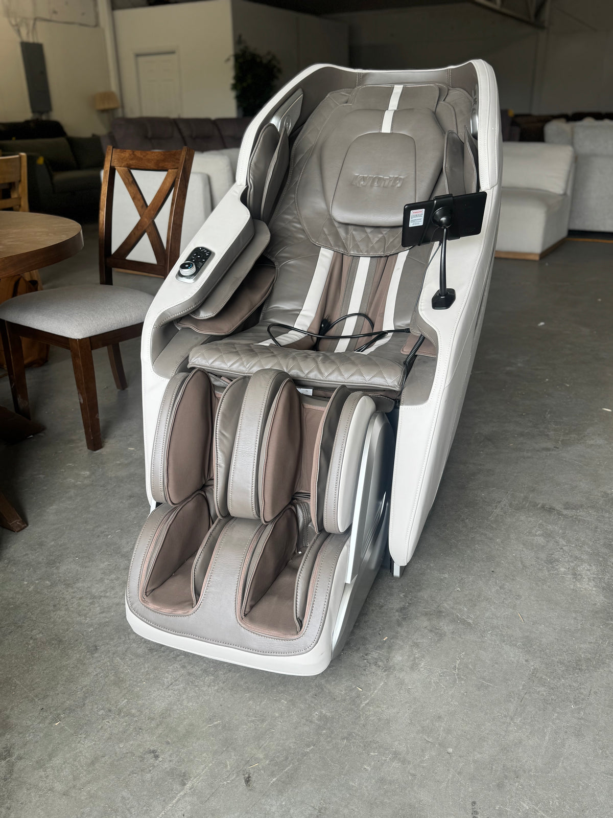 Kyota Kiyomi M698 4D Zero Gravity Massage Chair