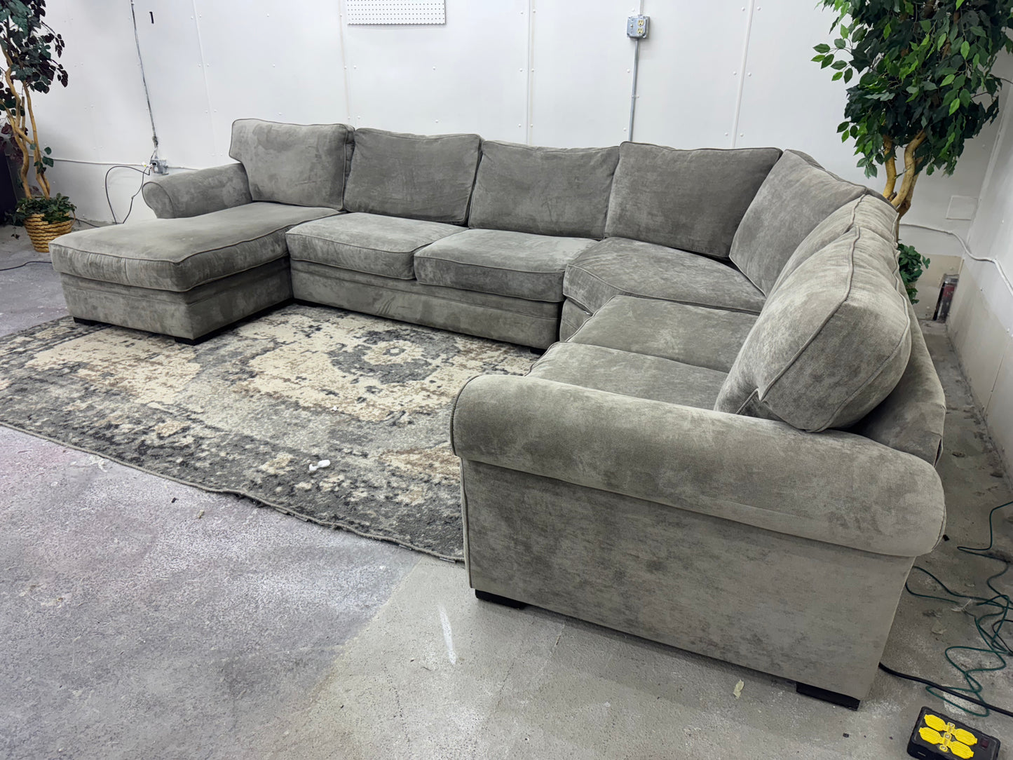 LIKE NEW Huge Gray U Shaped Sectional Couch