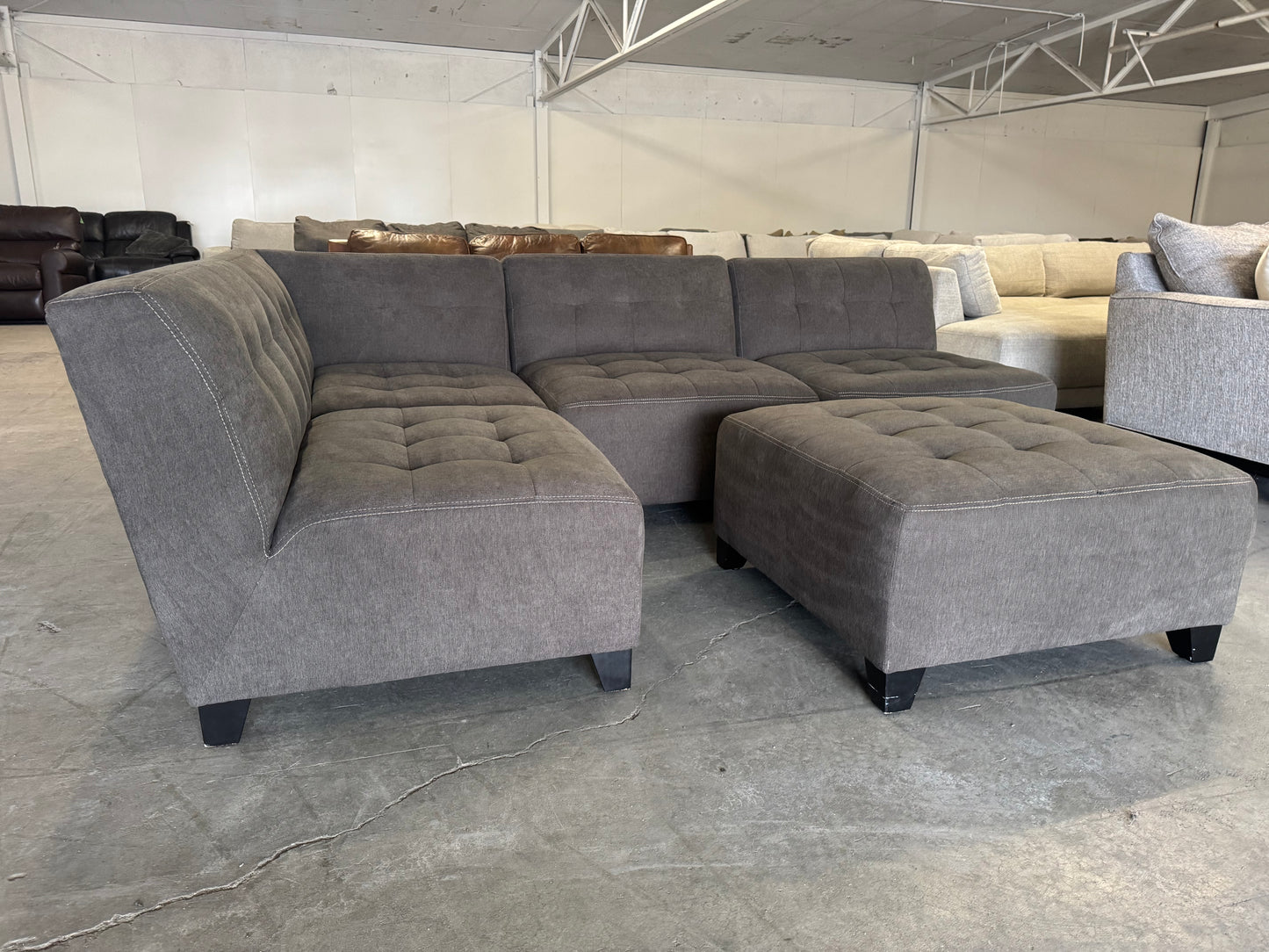 Like New Gray 5-Piece Modular Sectional w/ Ottoman