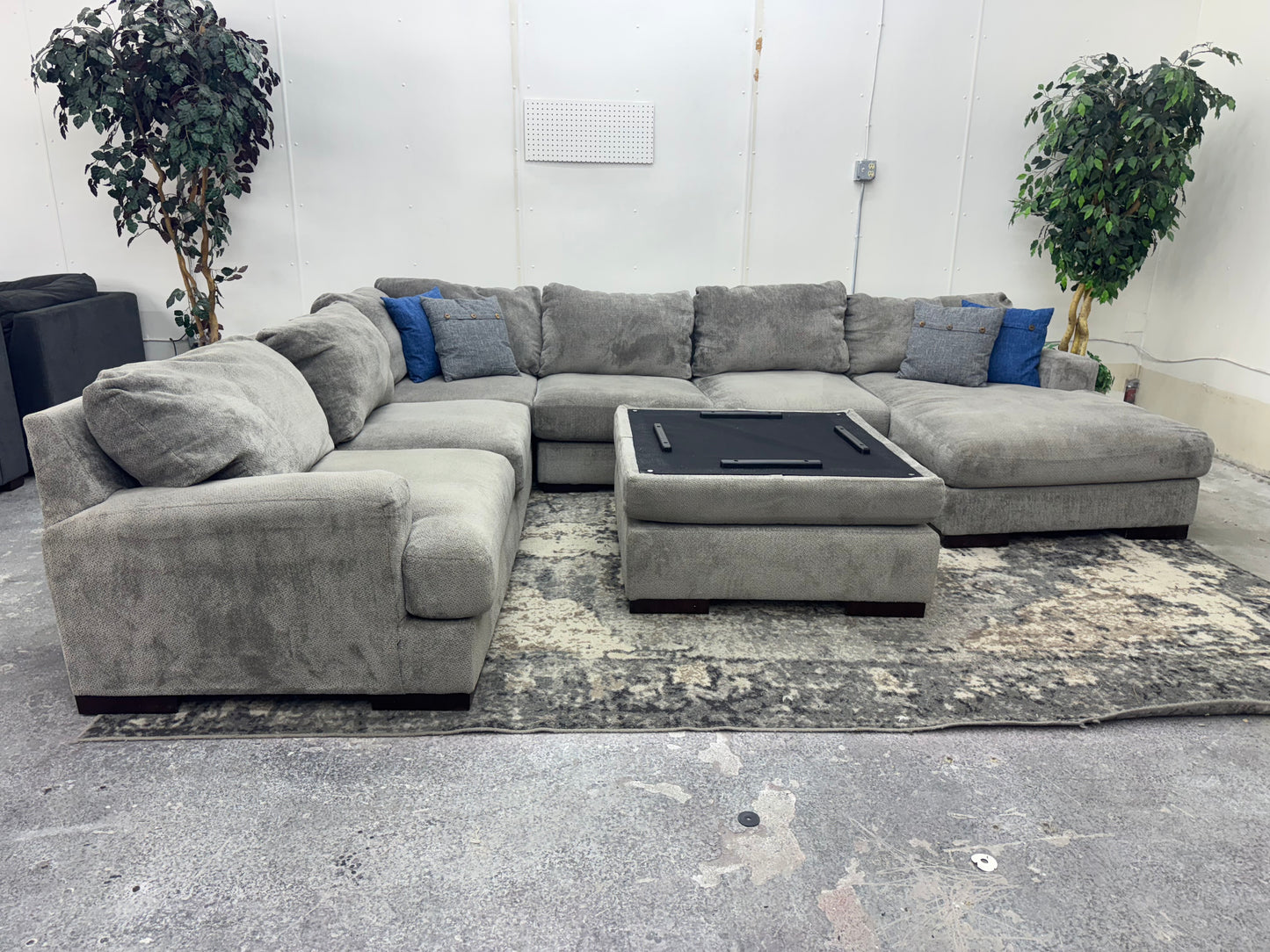 LIKE NEW Plush Gray U-Shape Sectional Sofa with Storage Ottoman