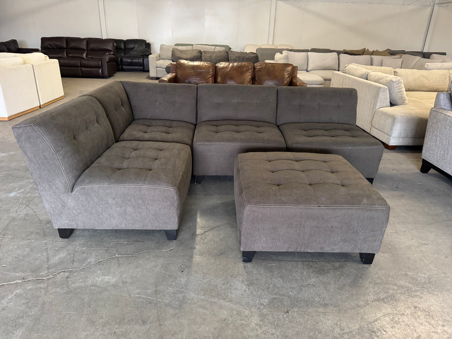 Like New Gray 5-Piece Modular Sectional w/ Ottoman