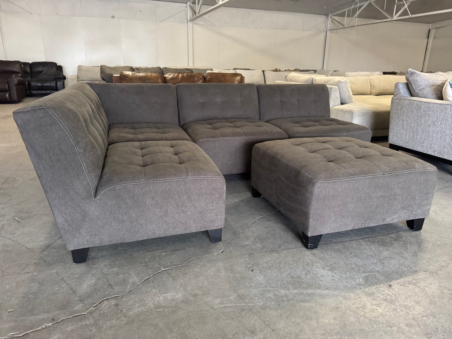 Like New Gray 5-Piece Modular Sectional w/ Ottoman