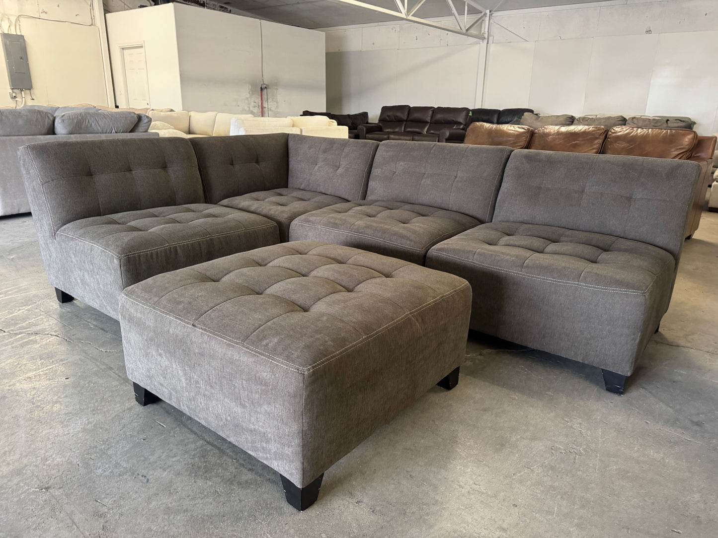Like New Gray 5-Piece Modular Sectional w/ Ottoman
